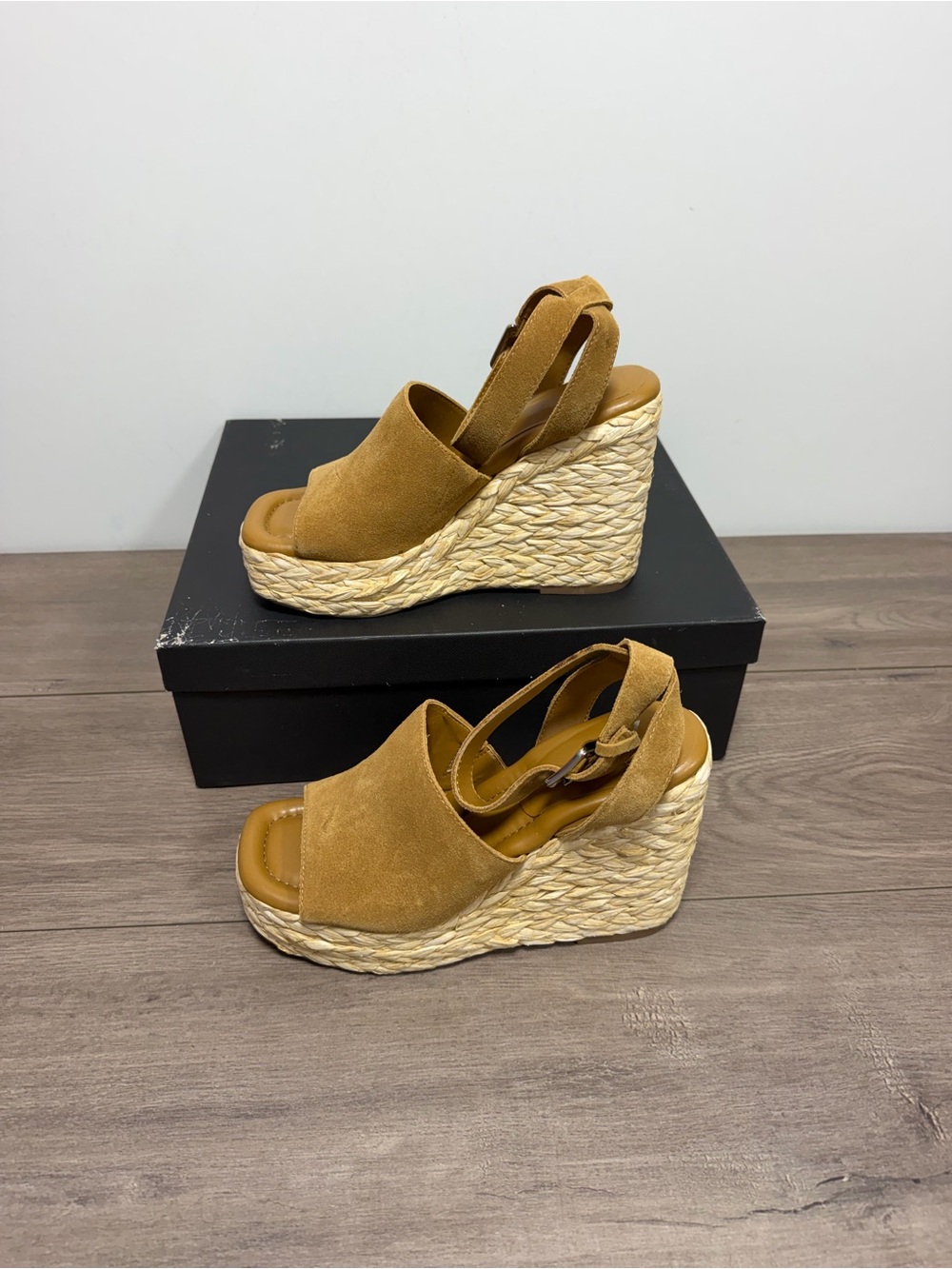 Brand new Marc Fisher Nelly Espadrille Wedges Size 7.5
